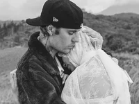 Vợ chồng Justin Bieber chào đón con đầu lòng sau 5 năm kết hôn