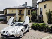 Đại gia giàu "nứt đố đổ vách" với lối sống không mơ nhiều nhà và xe sang