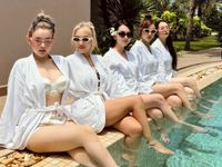 Huyền Baby thả dáng nuột nà với chuyến du lịch sang chảnh cùng "hội bạn phú bà"