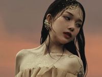 Linh Ngọc Đàm mặc 'ướt át'