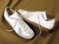 Đôi giày tiền thân của adidas Samba trở lại đường đua