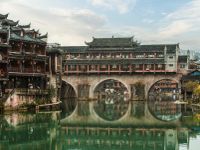 Phượng Hoàng Cổ Trấn nghìn năm tựa sơn hướng thủy