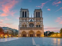 Một ngày đẹp trời ở Paris mộng mơ