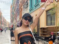 Chi 10 triệu đồng, xếp hàng dưới nắng để gặp anh trai chông gai