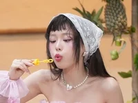 Em xinh càng lê thê, các 'ông lớn' càng hưởng lợi