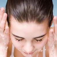Rửa mặt đúng cách theo lời khuyên từ bác sĩ da liễu