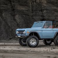 Ngắm xe cổ Ford Bronco 1973 được phục chế đẹp long lanh, giá đắt ngang siêu xe