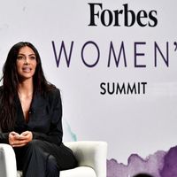 Kim-Kardashian-West-vA-khai-tAi-san-350-triau-AA-la.3.jpg