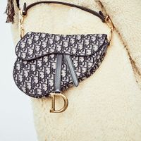 Quy trình sản xuất chiếc túi Dior Saddle sau 18 năm quay trở lại
