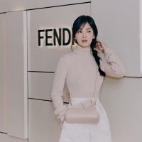 Song Hye Kyo "tái xuất" với sắc vóc trẻ trung đến ngỡ ngàng tại cửa hàng  Fendi ở Hàn Quốc - Tạp chí Đẹp