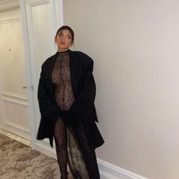 thời trang bầu của Kylie Jenner 2021