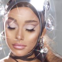 Ariana Grande hé lộ BST đầu tiên của r.e.m beauty
