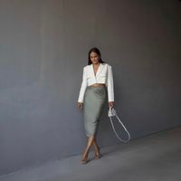 váy lụa xanh công sở phối croptop
