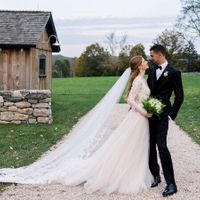 Con gái Bill Gates mặc váy cưới "cổ tích" của nhà Vera Wang