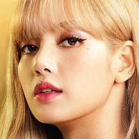 Dân tình háo hức trước hình ảnh BST MAC x Lisa đầu tiên