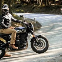 Brixton Crossfire 500 - bản sao hoàn hảo của Husqvarna Vitpilen 701