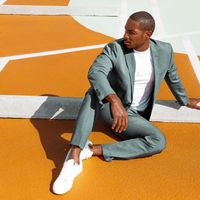 Cách kết hợp vest nam với giày sneakers thời thượng
