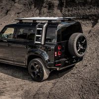 Valiance Tuxedo Black: Bộ Tuxedo cực ngầu cho "quý ông" Land Rover Defender