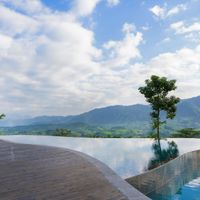 pool bar tai avana retreat mai chau