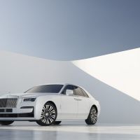 Chiêm ngưỡng hình ảnh Rolls- Royce New Ghost đi vòng quanh thế giới