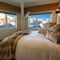 At Alaska's Sheldon Chalet, I Learned the Magic of Disconnecting | Vogue