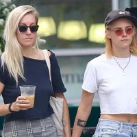Kristen Stewart chính thức đính hôn với bạn gái Dylan Meyer