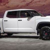 Toyota Tundra "biến hình" thành xe hỗ trợ đua địa hình