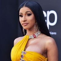 Cardi B làm nên lịch sử với tư cách là nữ rapper đầu tiên sở hữu đa chứng nhận kim cương