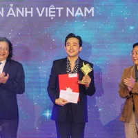 "Bố già" Trấn Thành tiếp tục đại thắng giải thưởng cuối năm