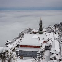 Du khách ùn ùn đặt tour Sa Pa, "ăn ngủ" trên đỉnh Fansipan chờ săn tuyết - 1