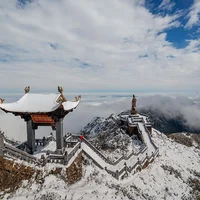Du khách ùn ùn đặt tour Sa Pa, "ăn ngủ" trên đỉnh Fansipan chờ săn tuyết - 2