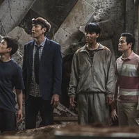 Movie “Hố Sụt Tử Thần” - Thông điệp sâu cay châm biếm xã hội Hàn Quốc