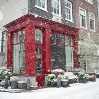 Amsterdam, mùa tuyết trắng phủ kín những con đường