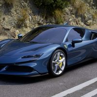 Ferrari SF90 Stradale màu xanh dương chính hãng cập bến Việt Nam- Đã "về dinh" với doanh nhân Nguyễn Quốc Cường