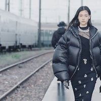 Givenchy resort 2022: Khát vọng tự do của tuổi trẻ