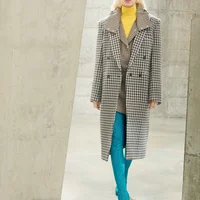 stella mccartney áo cổ lọ vàng phối boots xanh