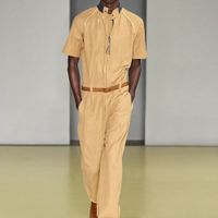Salvatore Ferragamo BST Xuân Hè 2021 và bộ trang phục nam màu vàng