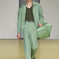 Salvatore Ferragamo BST Xuân Hè 2021 và bộ trang phục nam màu xanh