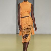Salvatore Ferragamo BST Xuân Hè 2021 và trang phục màu cam