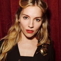 sienna miller trong chiến dịch beloved của gucci