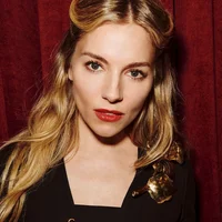 sienna miller trong chiến dịch beloved của gucci