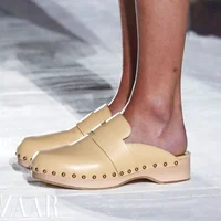 Clog - những đôi guốc gỗ lọc cọc đáng yêu cho thời trang hè