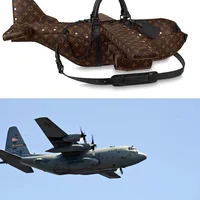 Không chỉ túi máy bay của Louis Vuitton, thế giới hàng hiệu còn nhiều mẫu túi độc lạ hơn thế - 4