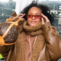 Không chỉ túi máy bay của Louis Vuitton, thế giới hàng hiệu còn nhiều mẫu túi độc lạ hơn thế - 8
