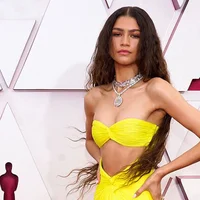 Các minh tinh Hollywood diện trang sức triệu đô trên thảm đỏ Oscar 2021