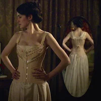 corset hình chữ S là thiết kế thời trang thịnh hành thời vua Edward VII
