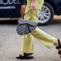 Thắt lưng và sandals - hai phụ kiện không thể thiếu của phái nữ