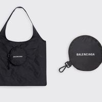 Đi chợ “cool ngầu” với thiết kế mới từ Balenciaga