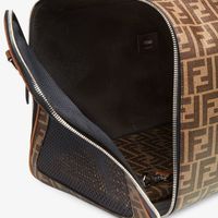 Túi đựng thú cưng của Fendi