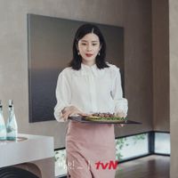 Đẳng cấp hàng hiệu của Hoa hậu Hàn Quốc trong phim mới: Tủ đồ 100% váy áo xa xỉ, xem bóc giá mà toát mồ hôi - Ảnh 2.